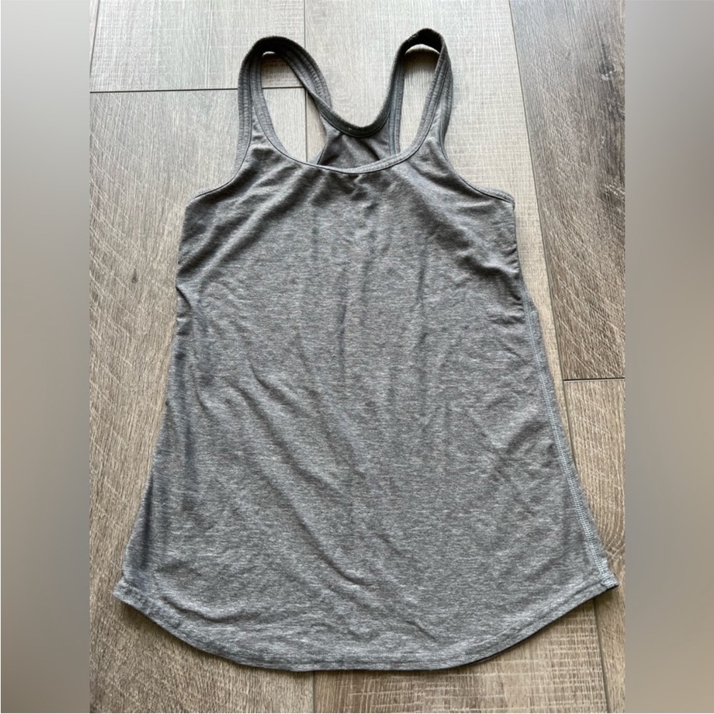 Lululemon Tank in Gray Size 4
